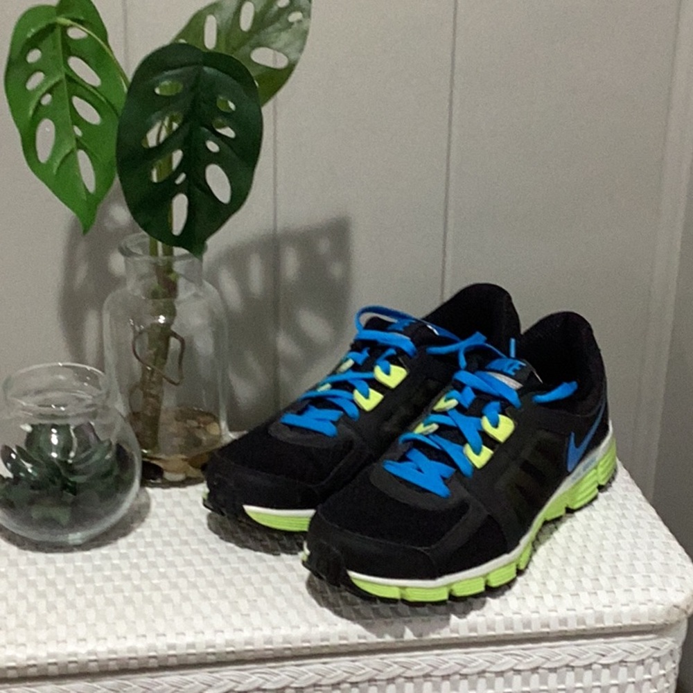 Women's shoes